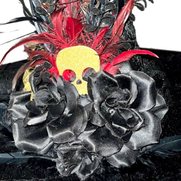 🔥SOLD🔥The Golden Skull Witch Hat - Picture 13 of 16